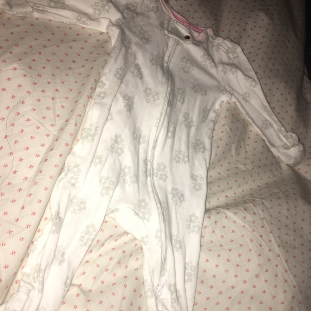0-3 month old zip up onesie still in good use